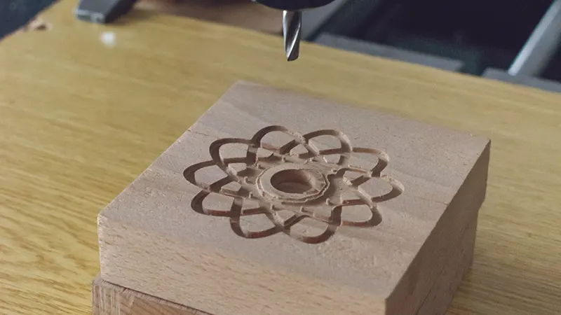 خدمات CNC چیست؟ معرفی کامل انواع دستگاهها، کاربردها و نحوه سفارش در سی انسی نئون 3 سی انسی چوب